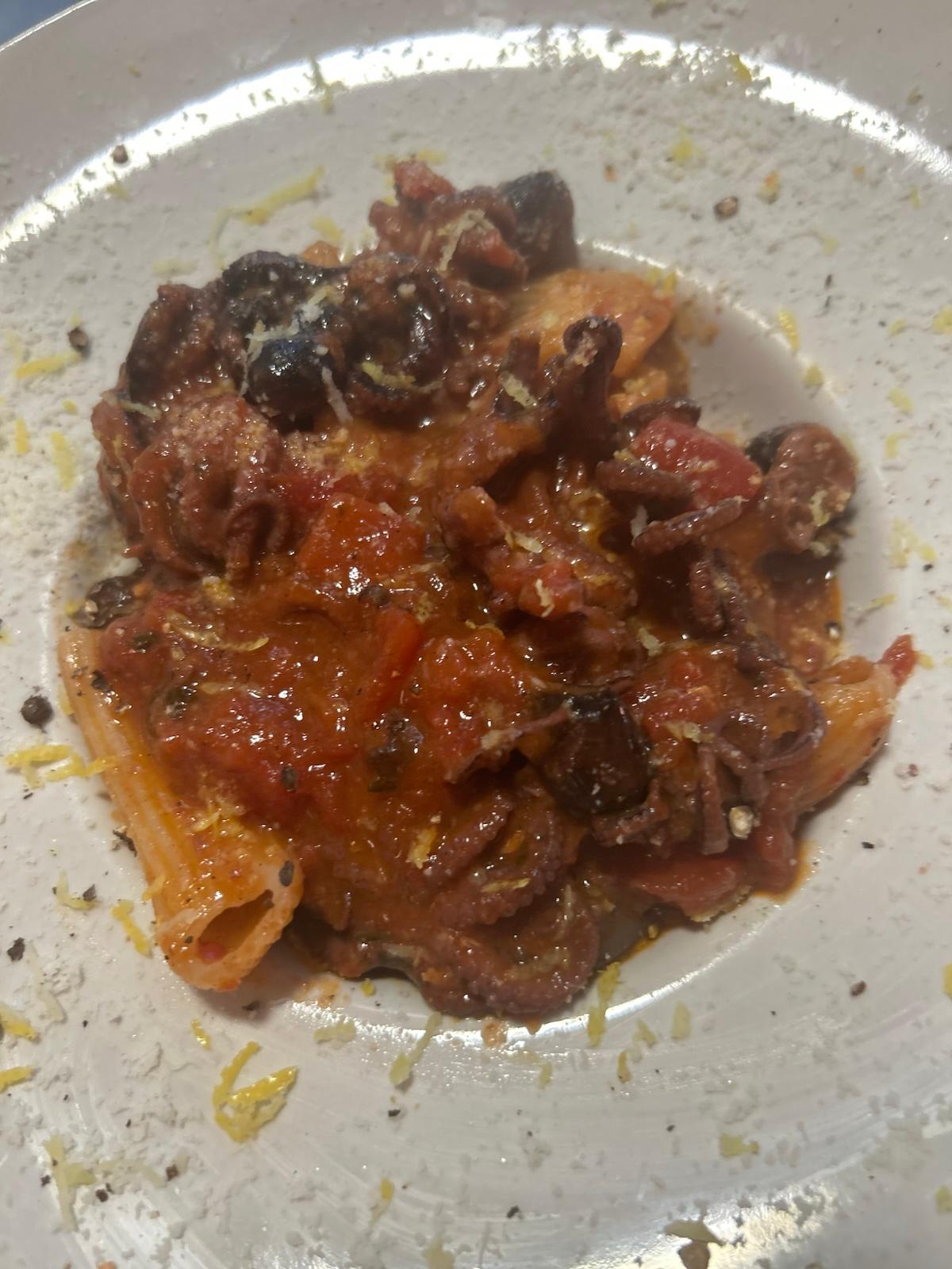 Macarroni ai polipetti con pecorino