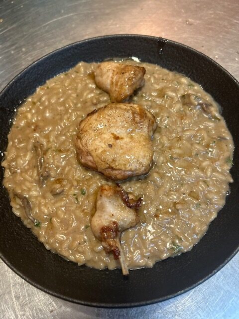 Risotto cremoso con quaglie e  con setas
